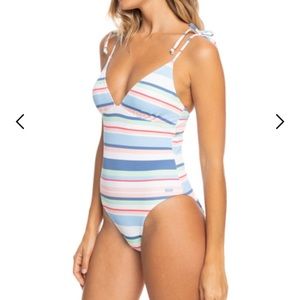 roxy line up one piece